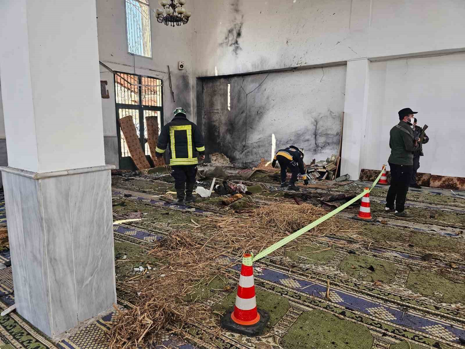 suriyede cami patlamasinda can kaybi 8e yukseldi 2 CNbtrcFY