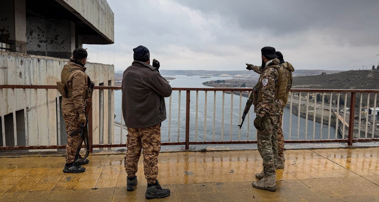 suriyede guvenlik guclerine ait konvoy tabkaya girdi 15 H8eu43RC