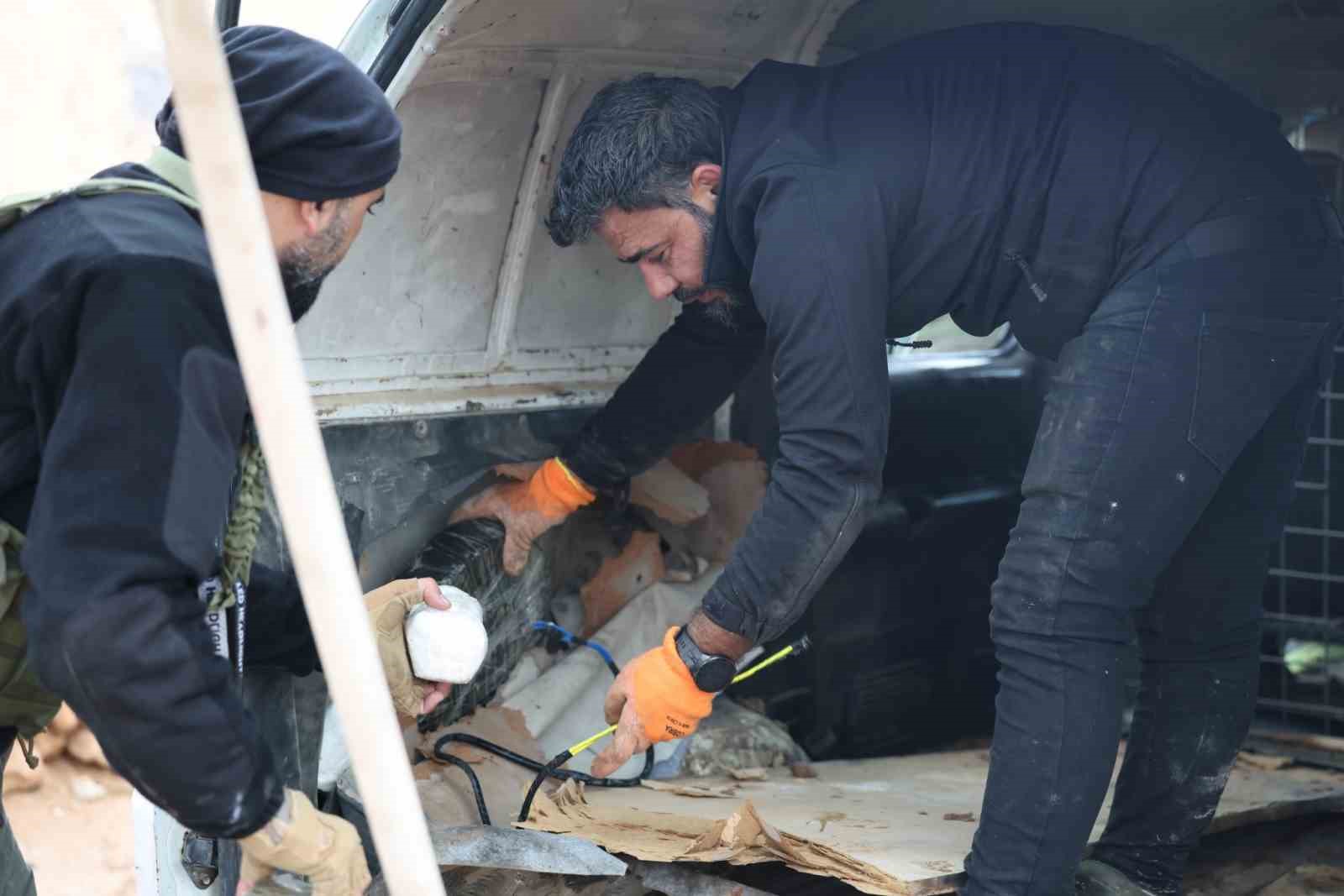 suriyede guvenlik guclerine ait konvoy tabkaya girdi 5 CVsJiDIr