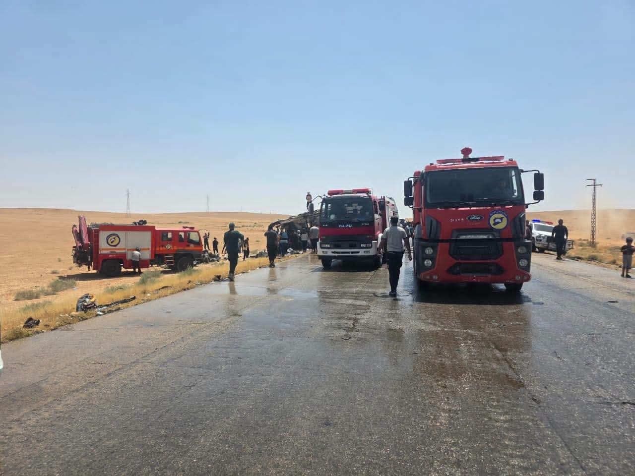 suriyede iki otobus kafa kafaya carpisti 35 olu 30 yarali 0 Ym84i3qc