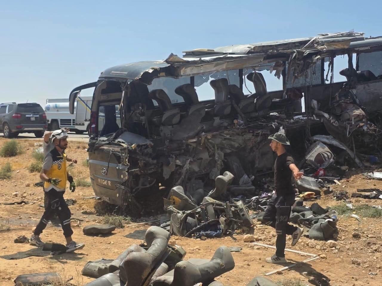 suriyede iki otobus kafa kafaya carpisti 35 olu 30 yarali 1