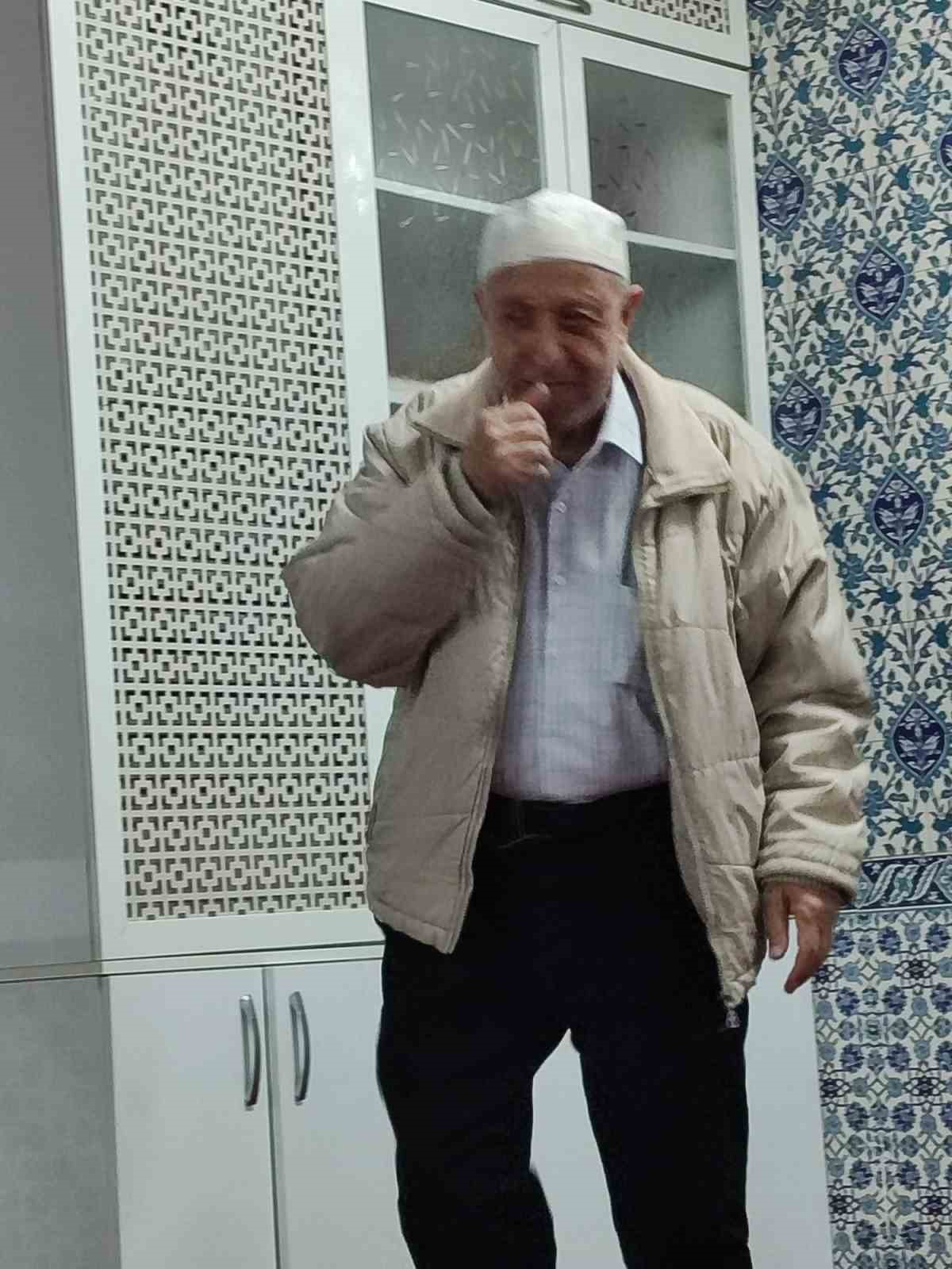 suriyeli abdulkerim omere cami cemaatinden anlamli ugurlama 2 yEM7Hb8p