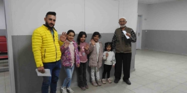 suriyelilerin-ulkelerine-donusleri-gece-gec-saatlerde-de-devam-ediyor-mrDaPUdJ.jpg