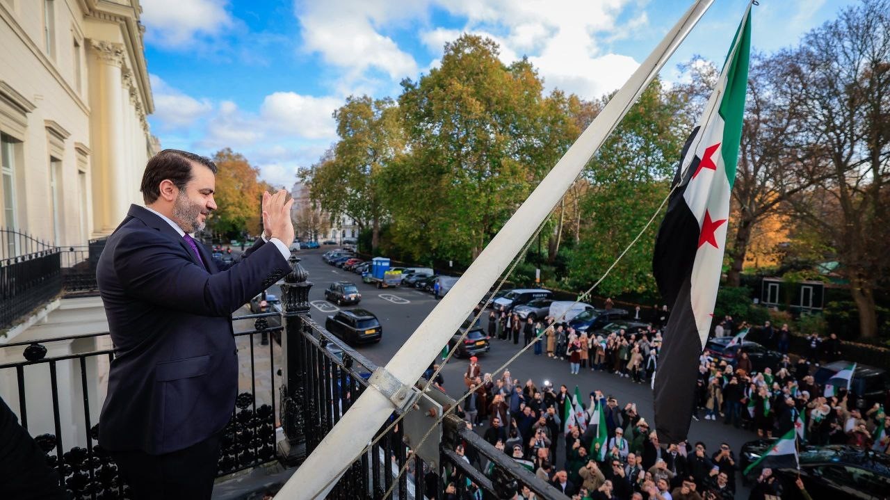 suriyenin londra buyukelciligi 13 yil sonra yeniden acildi 1 Ety4sTGW