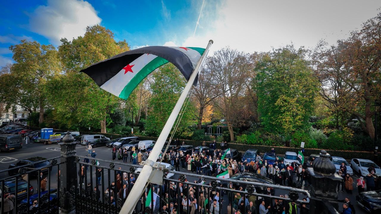 suriyenin londra buyukelciligi 13 yil sonra yeniden acildi 2 LdLLmBCW