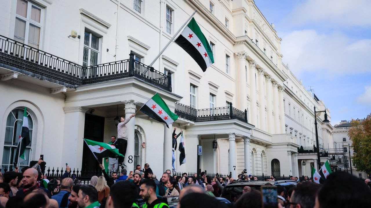 suriyenin londra buyukelciligi 13 yil sonra yeniden acildi 3 GAVXgOaN