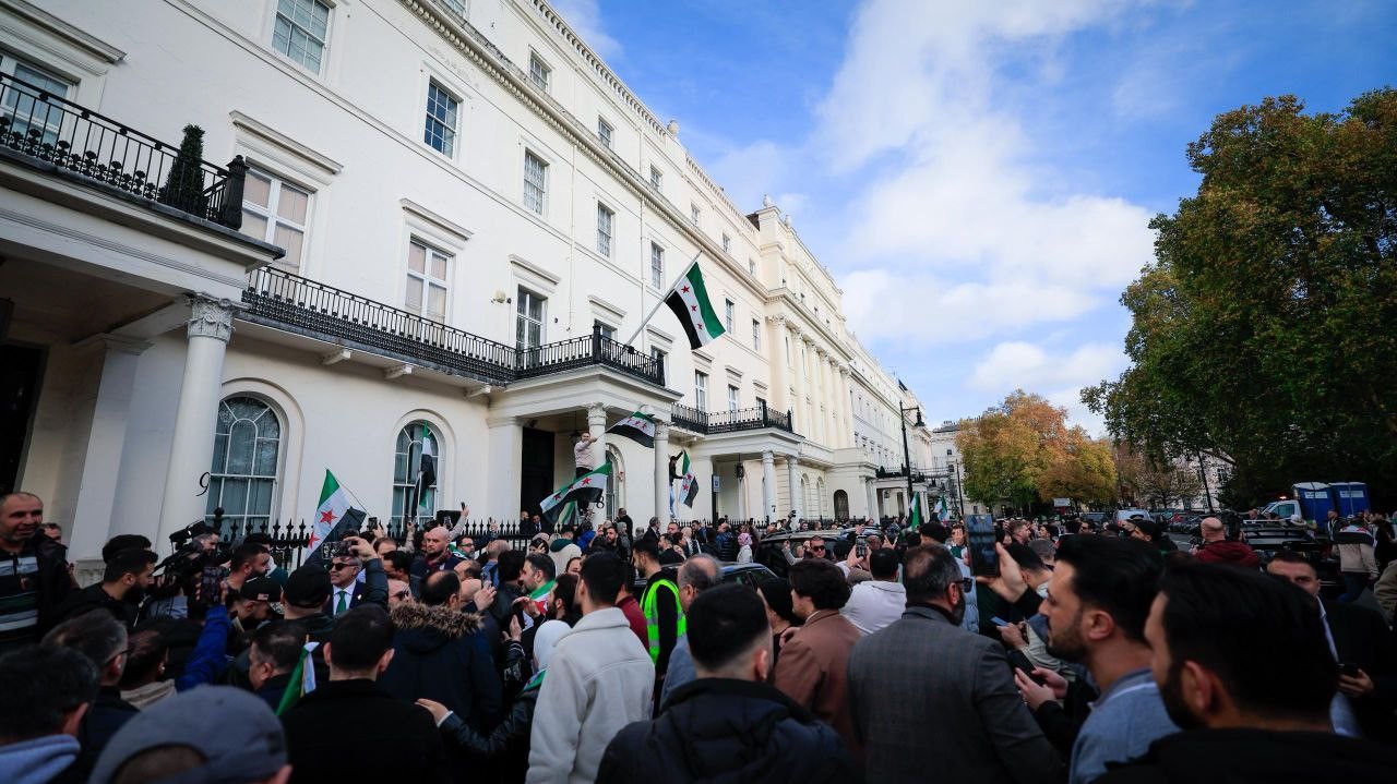 suriyenin londra buyukelciligi 13 yil sonra yeniden acildi 4 RB2sfLcZ