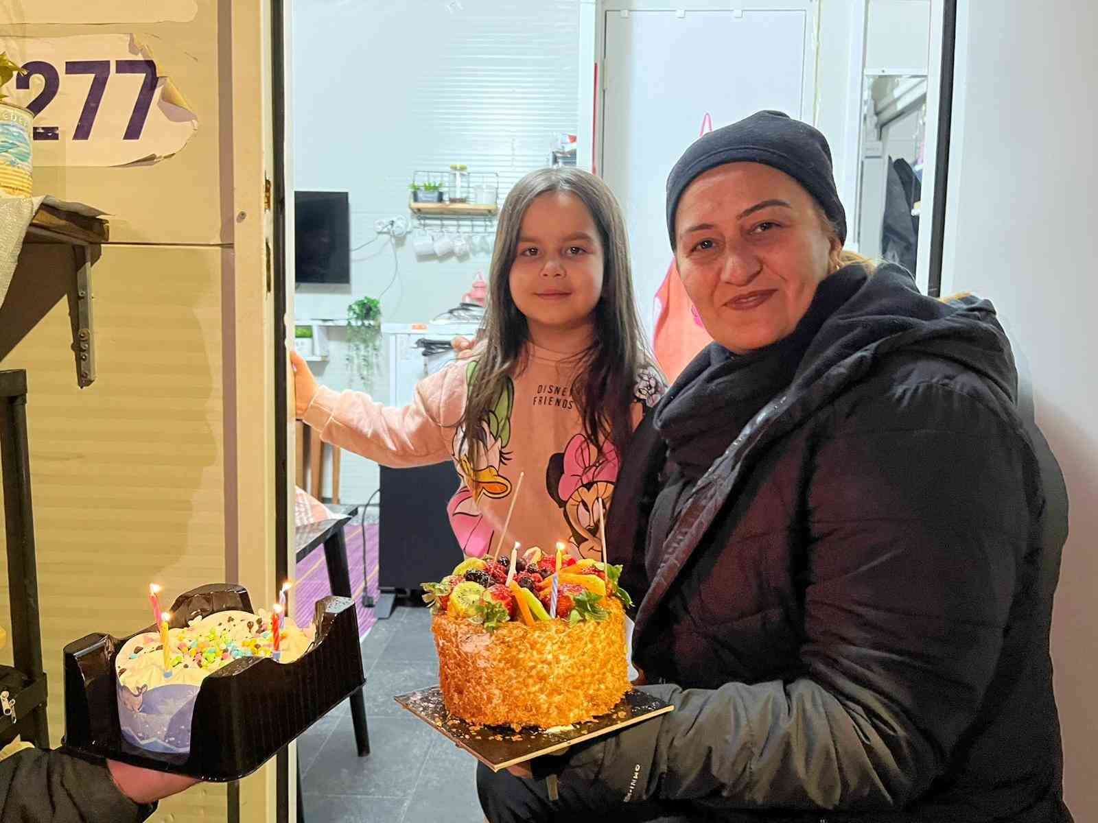 surpriz dogum gunuyle yuzu gulen alyanin dilegi yurekleri isitti 0 jCDDM9z7