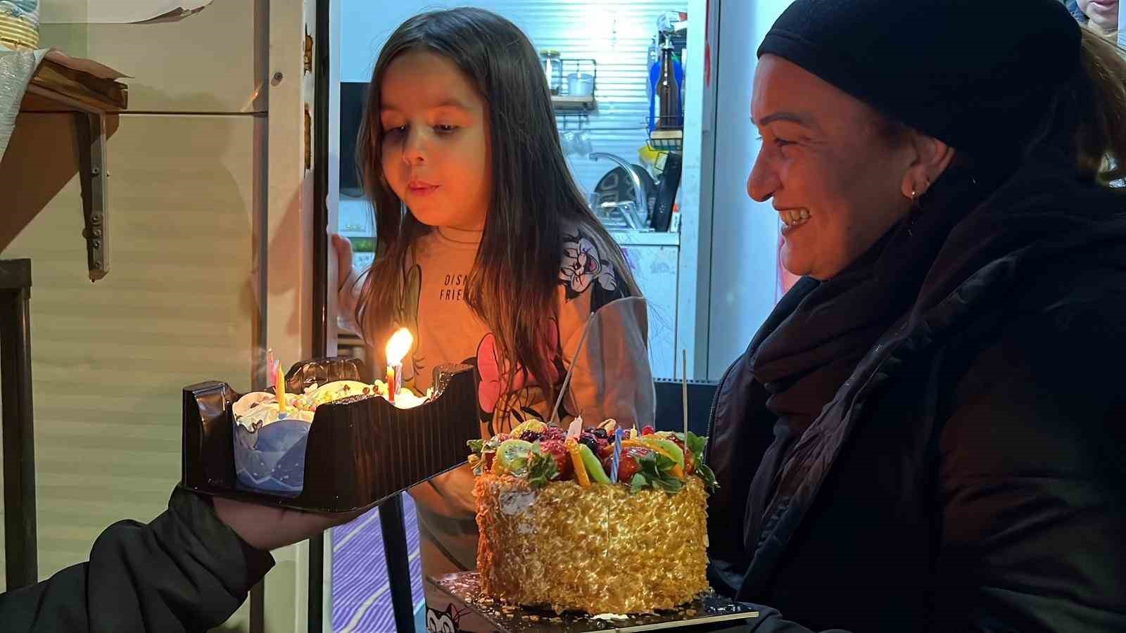 surpriz dogum gunuyle yuzu gulen alyanin dilegi yurekleri isitti 1 DY27zESs
