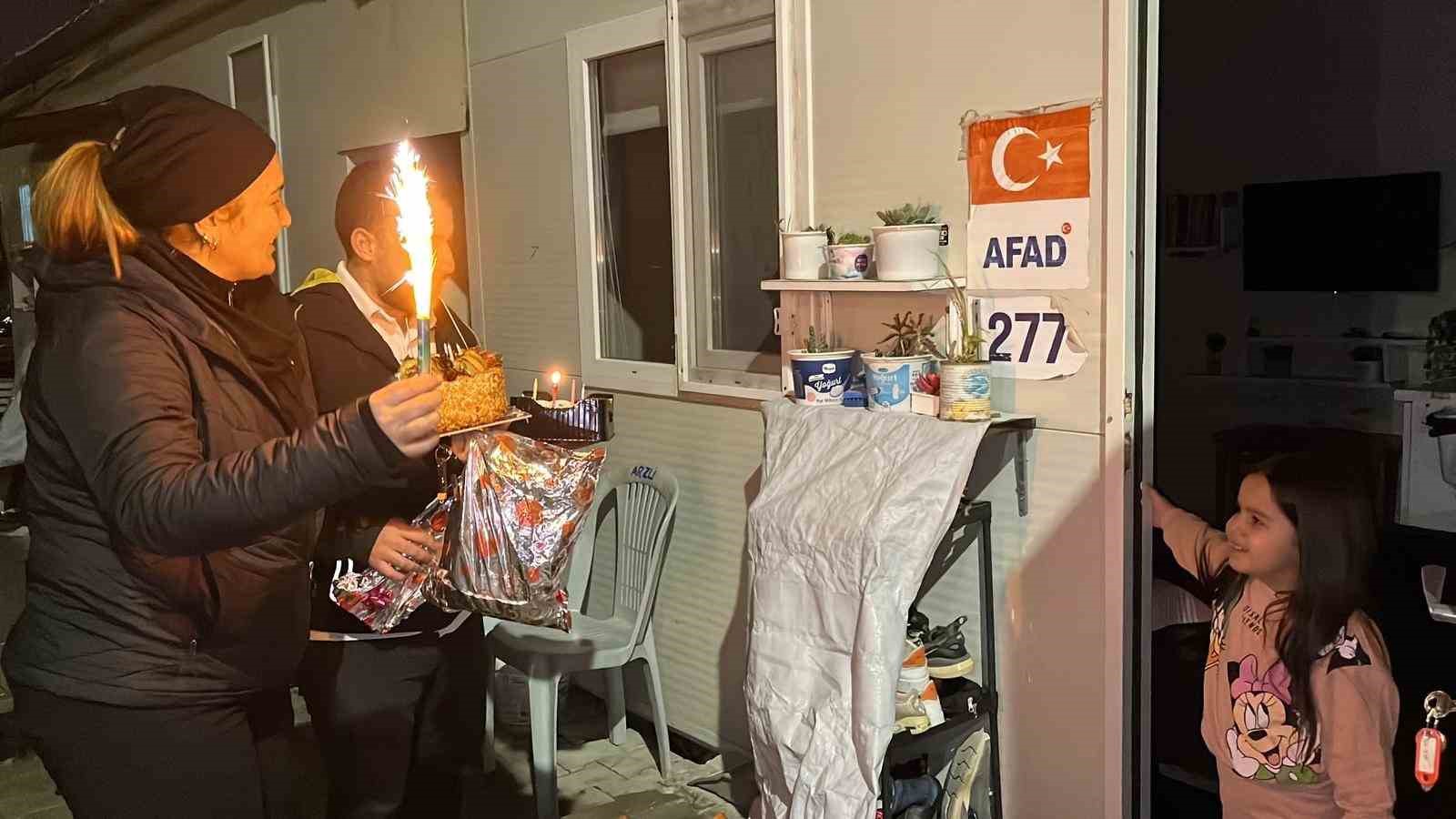 surpriz dogum gunuyle yuzu gulen alyanin dilegi yurekleri isitti 3 NMUp52lC