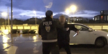 surucu-alkollu-cikti-yolcu-gazetecilere-saldirdi-5gJQuwZ7.jpg