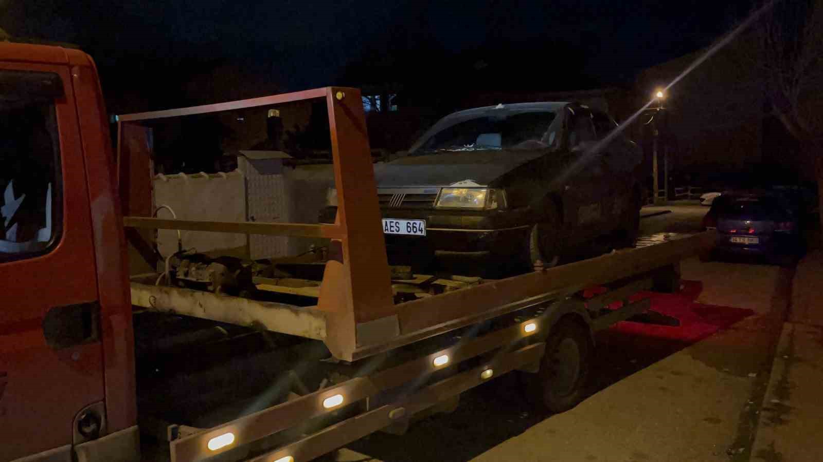surucu dur ihtarina uymayip kacti ara sokakta terk ettigi araca 27 bin tl para jXRUnzE1