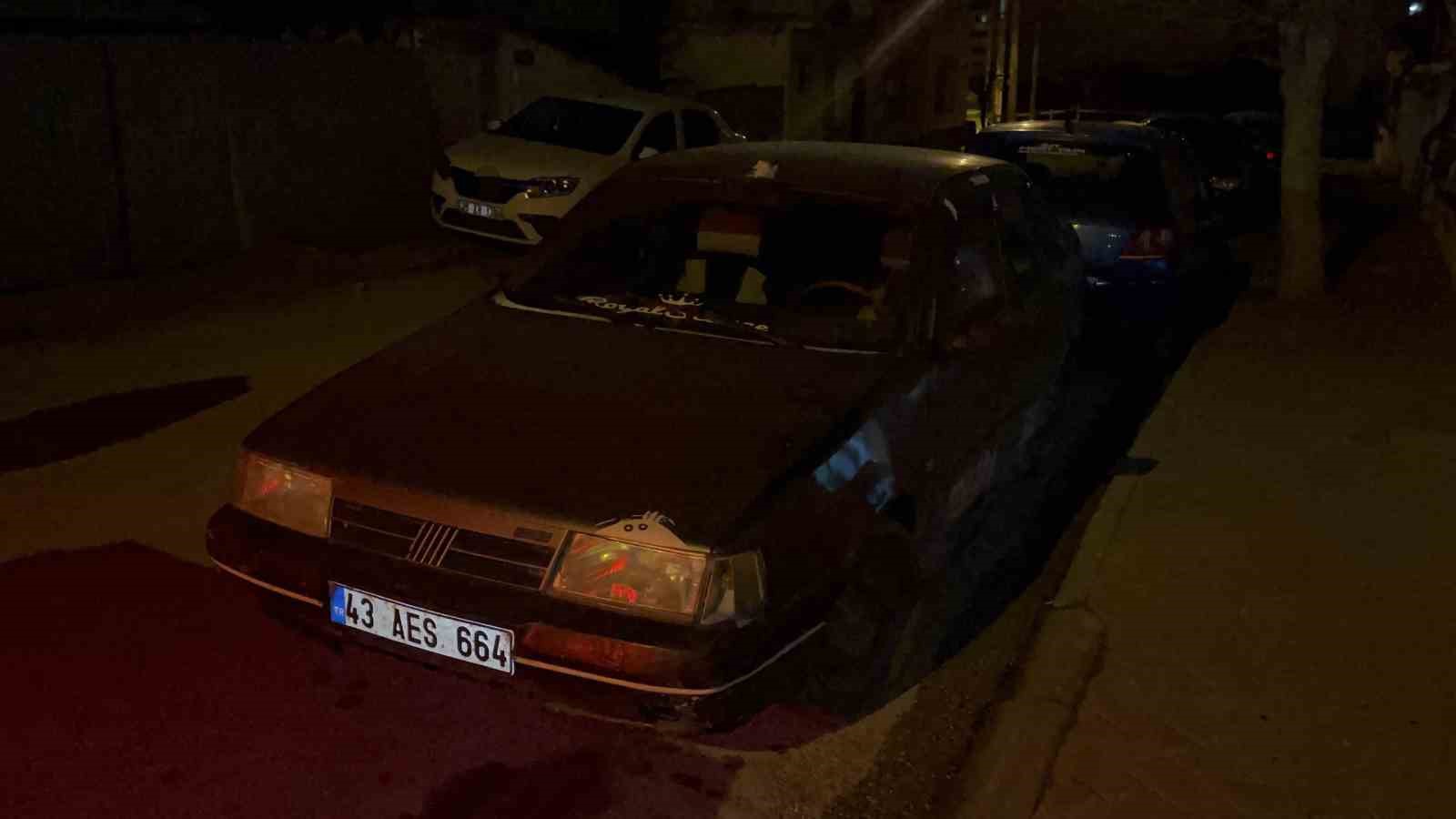 surucu dur ihtarina uymayip kacti ara sokakta terk ettigi araca 27 bin tl para ueYAdNzn