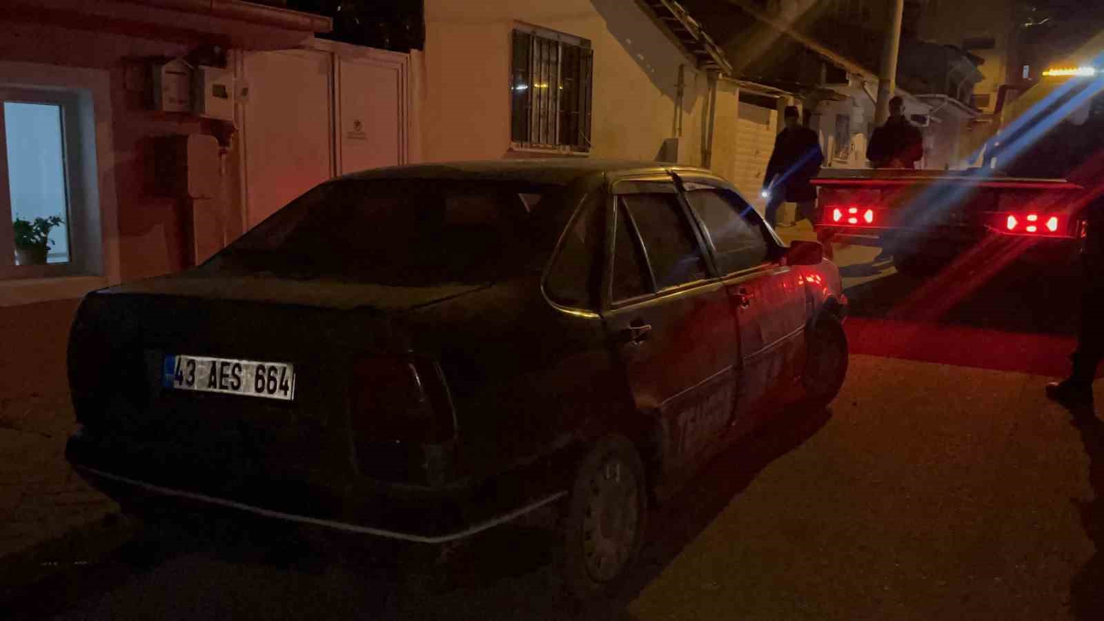 surucu dur ihtarina uymayip kacti ara sokakta terk ettigi araca 27 bin tl para zsjrABwf