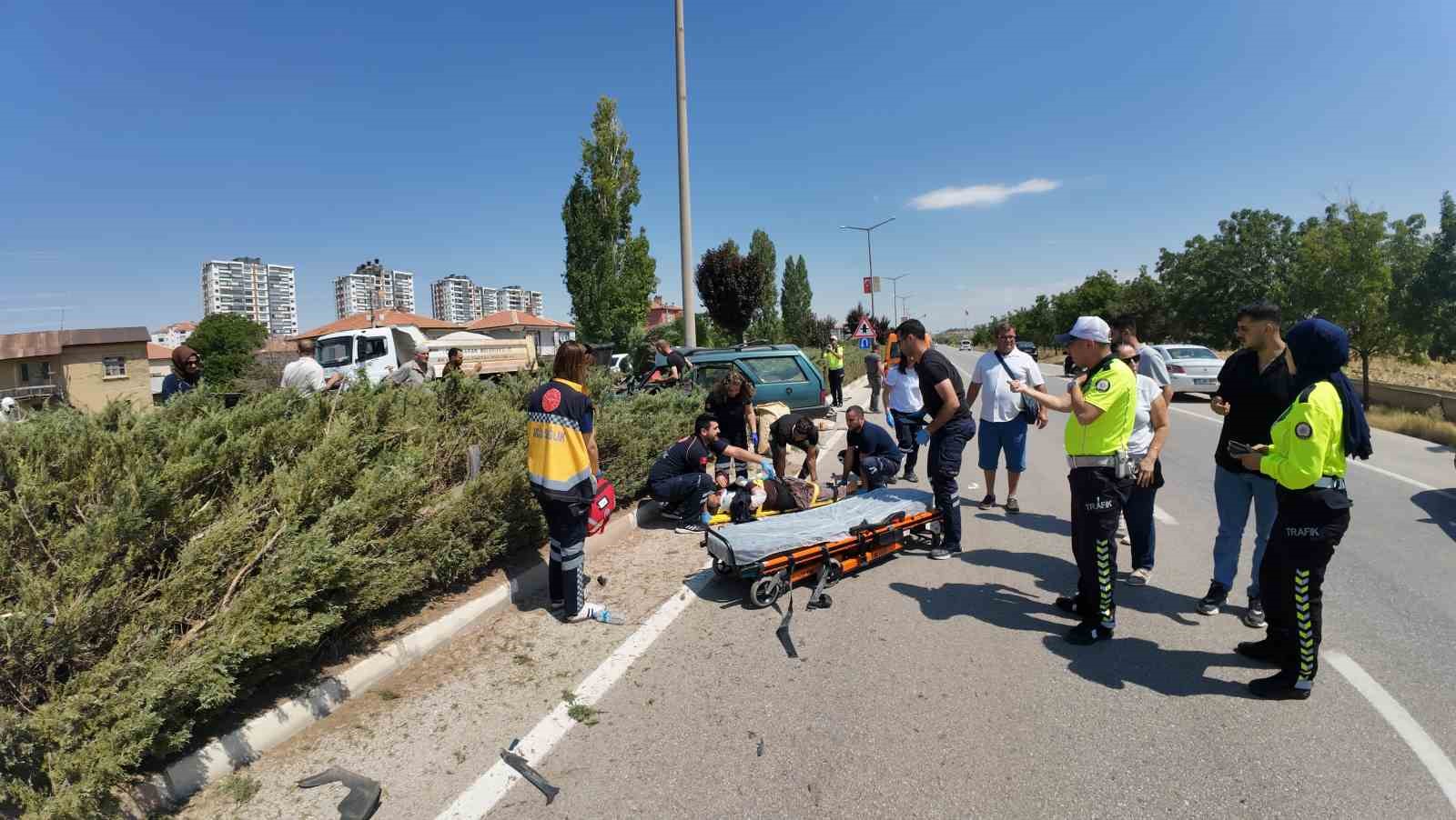 surucu kazada yaralanan esine sarilarak basinda bekledi 0