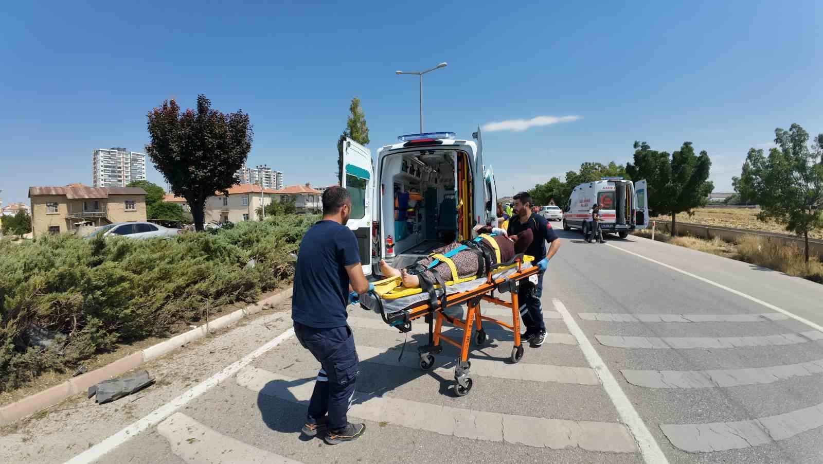surucu kazada yaralanan esine sarilarak basinda bekledi 1 LSuiumkD