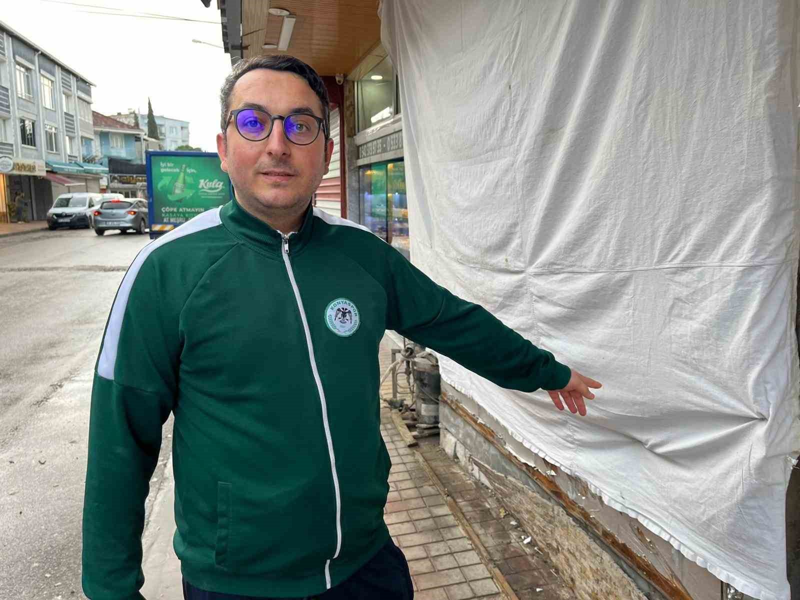 surucunun sekeri dustu kontrolden cikan arac carsiyi birbirine katti 1 ZcMZrz1F