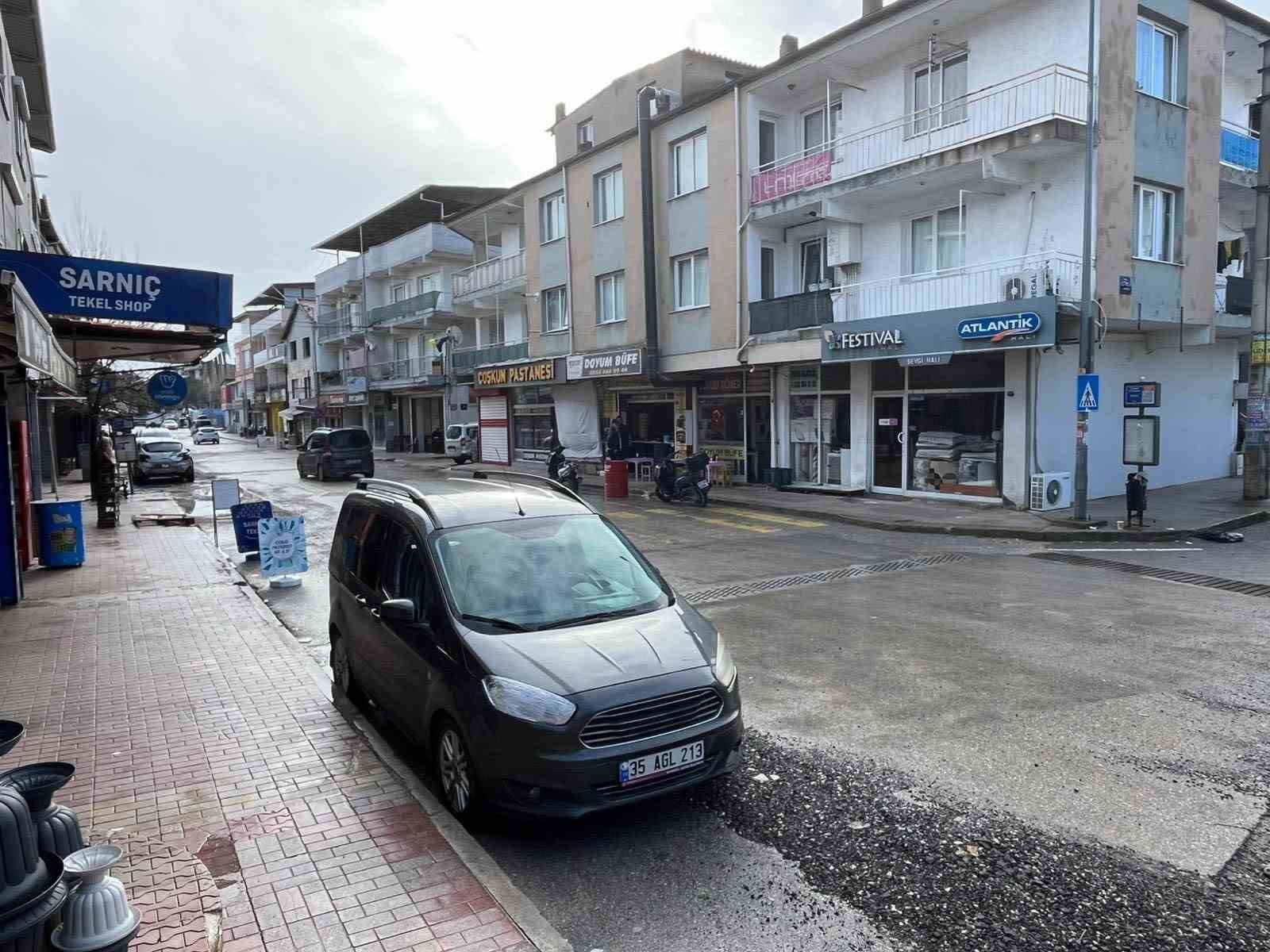 surucunun sekeri dustu kontrolden cikan arac carsiyi birbirine katti 2 kim1A5FL