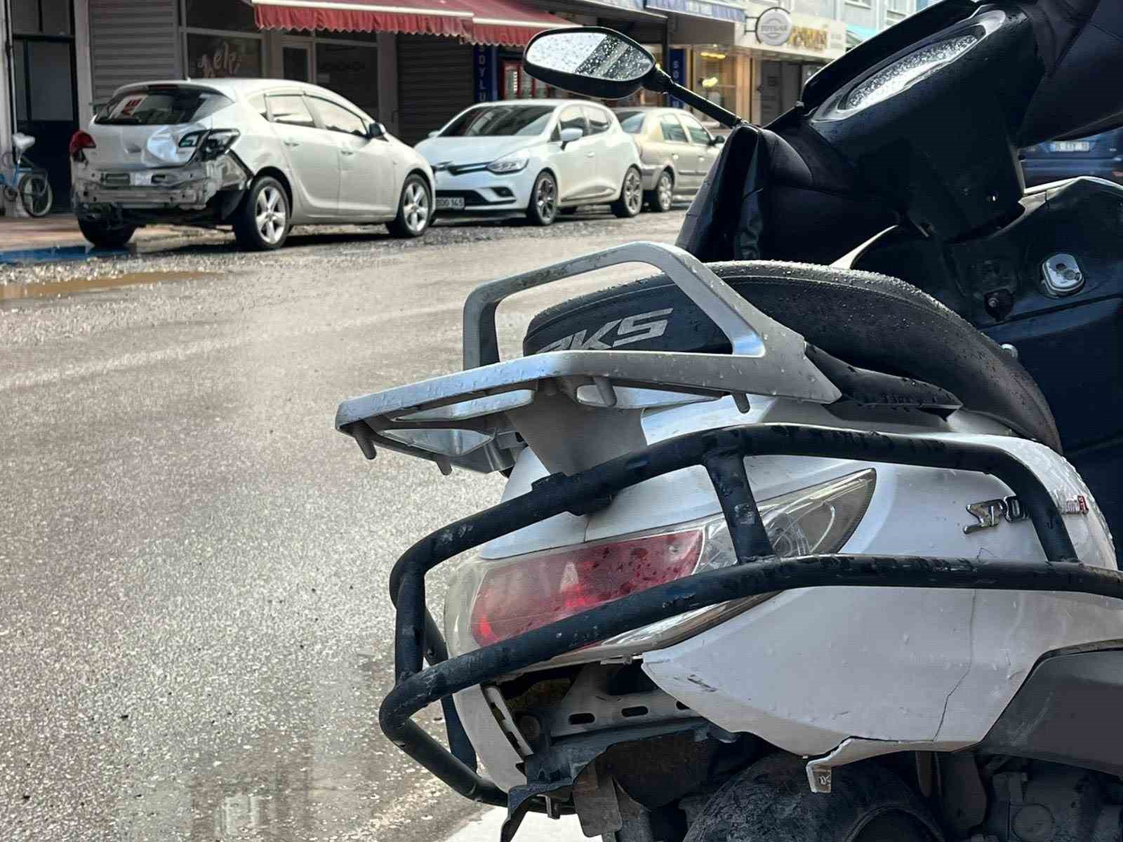 surucunun sekeri dustu kontrolden cikan arac carsiyi birbirine katti 4 cniSFZdL