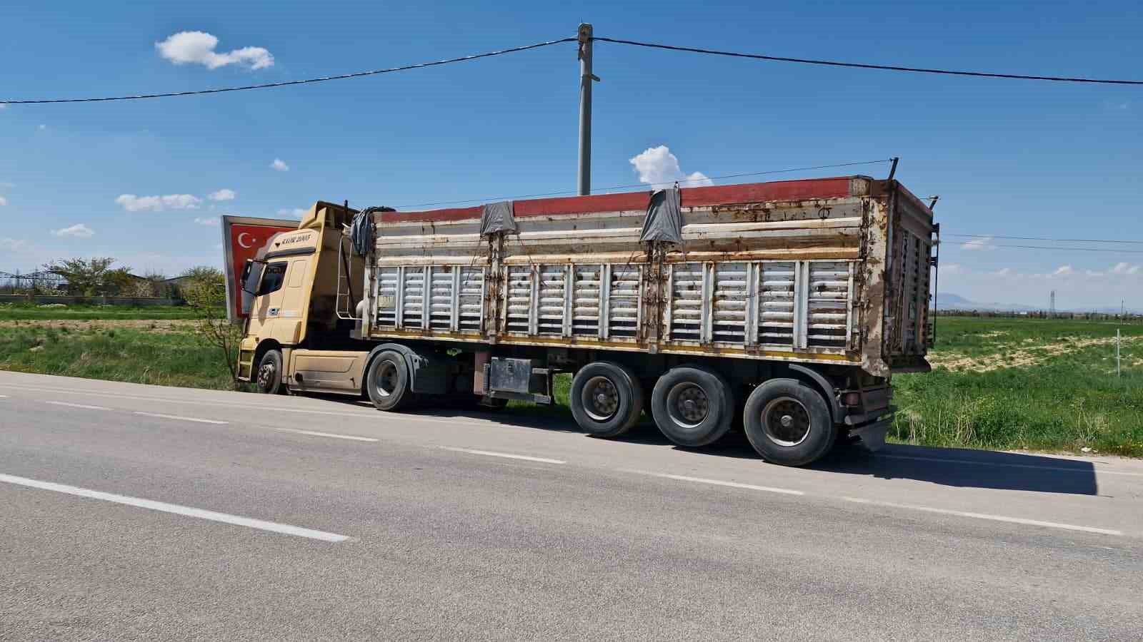 surucusu fenalasan tir reklam tabelasina carpti 4 yarali 3 46PQTYBi