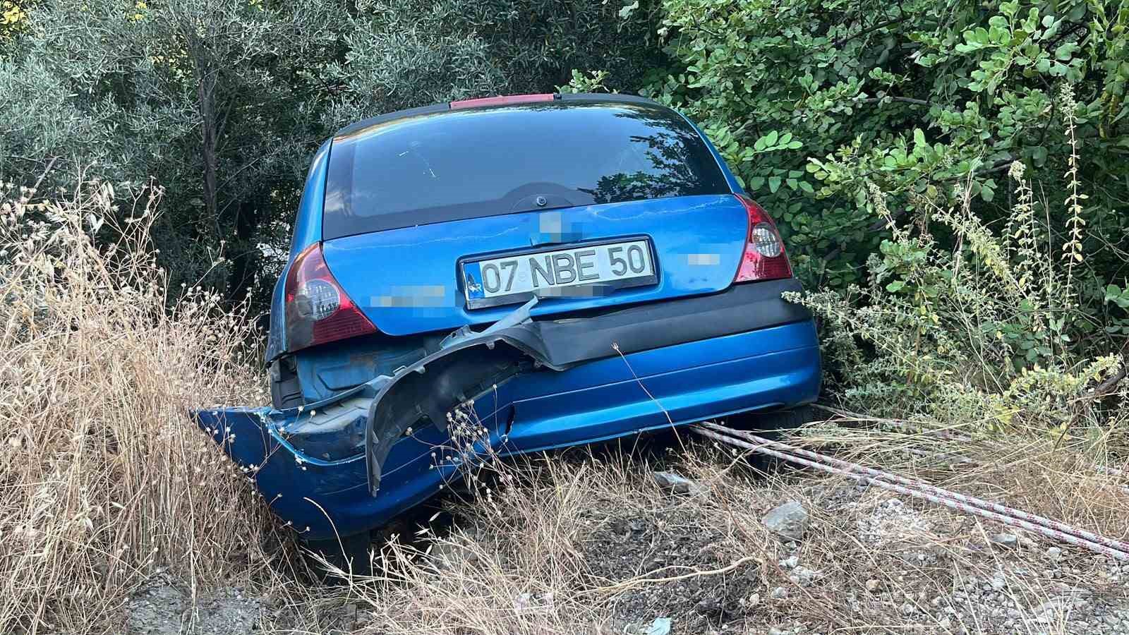 surucusuyle sarampolde asili kalan otomobil beton mikserine halatla sabitlendi 2 nKI3rAeN