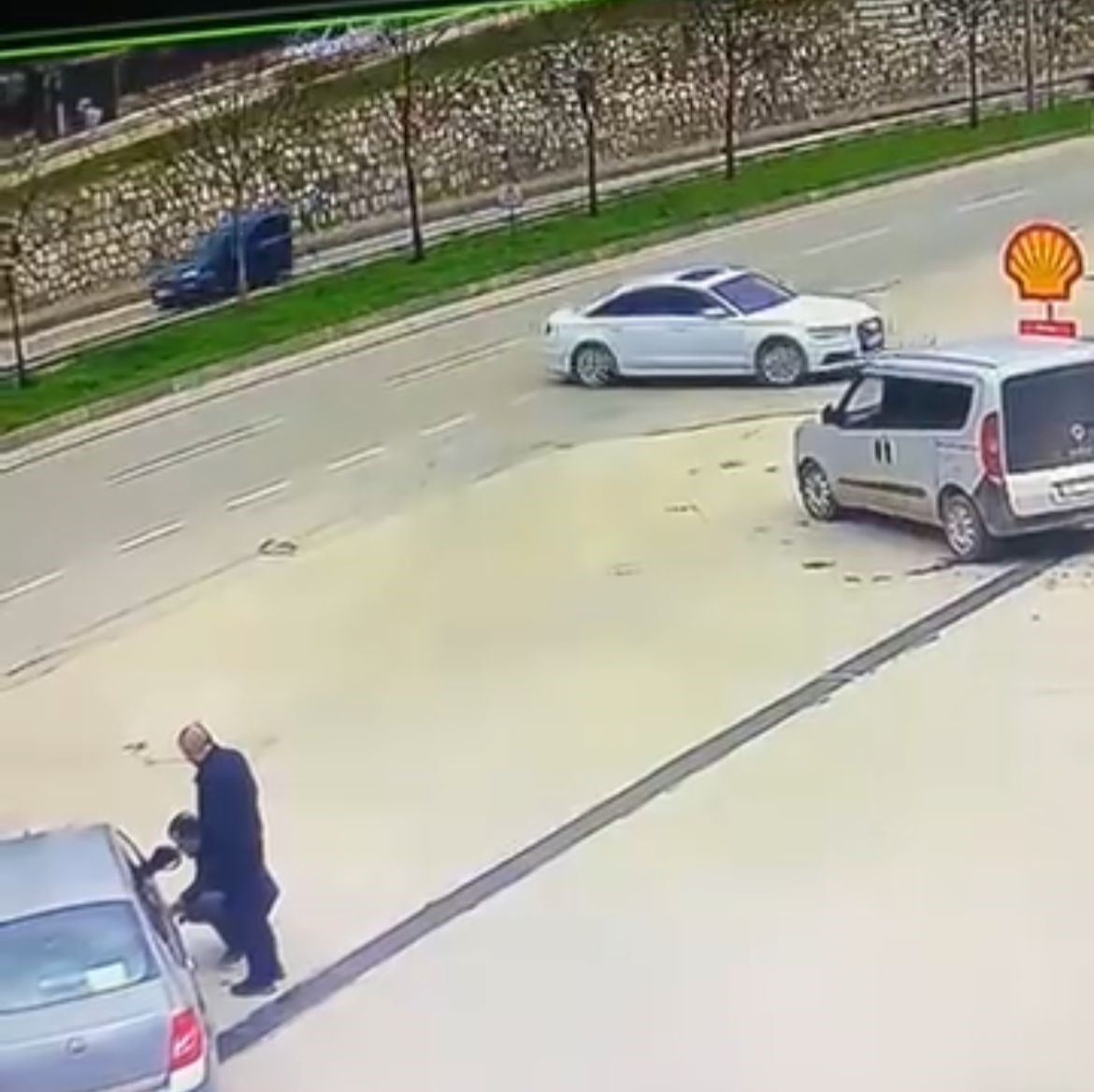 surucusuz arac trafige cikti kaza boyle geldi 2 NsZnVdd7