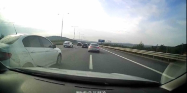 surucuyu-sikistiran-trafik-magandasi-kamerada-xNQ6CFpl.jpg