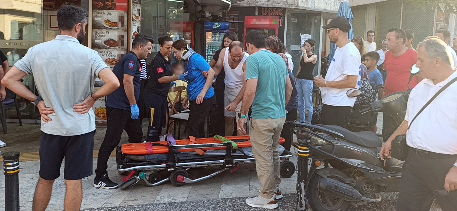 Sürüklenen motosiklet yayaların arasına daldı: 3 yaralı 6 suruklenen motosiklet yayalarin arasina daldi 3 yarali 2 BUhgFhXV