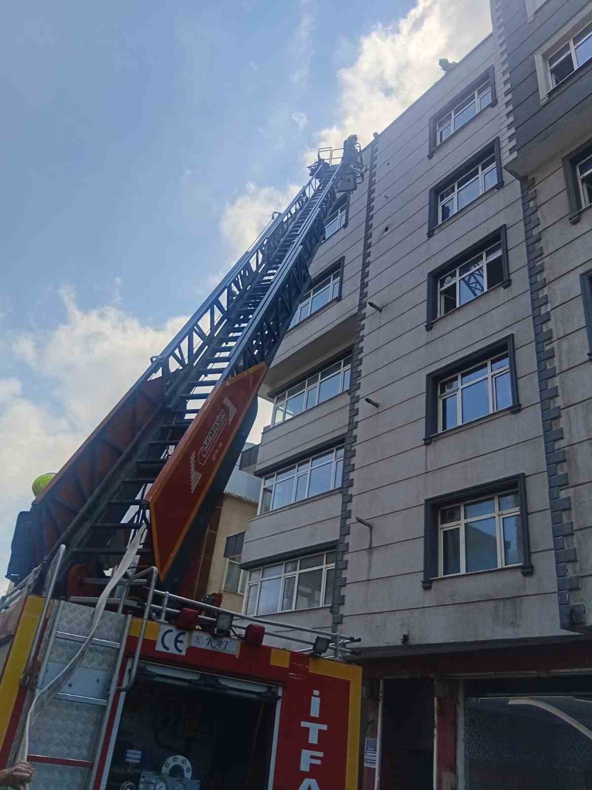 susurlukta bir binanin catisinda cikan yangin sonduruldu 2 qssnqQtI