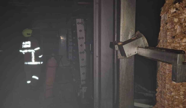 susurlukta-fabrika-yangini-ekipler-kisa-surede-mudahale-etti-QT27edEc.jpg