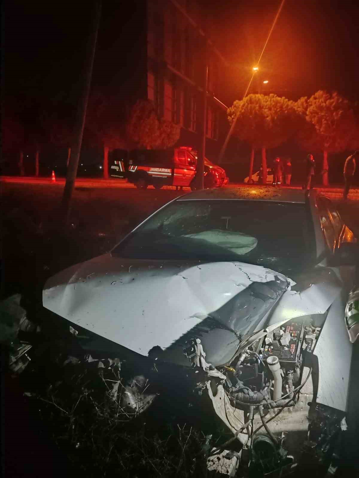 susurlukta trafik kazasi 1 yarali 0 FB8V6MJX