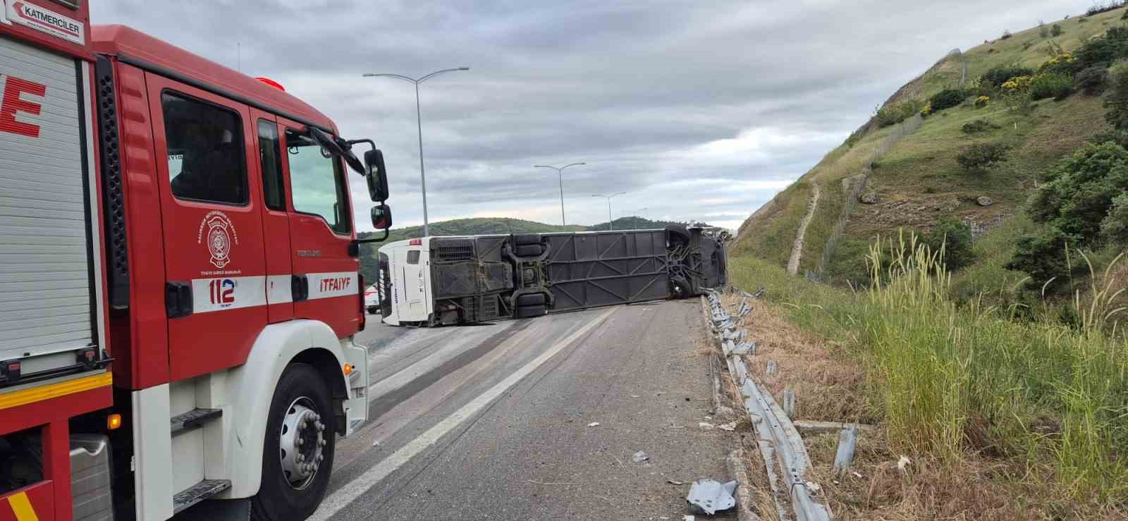 susurlukta yolcu otobusu devrildi 25 yarali 2 dzIQf3Ts