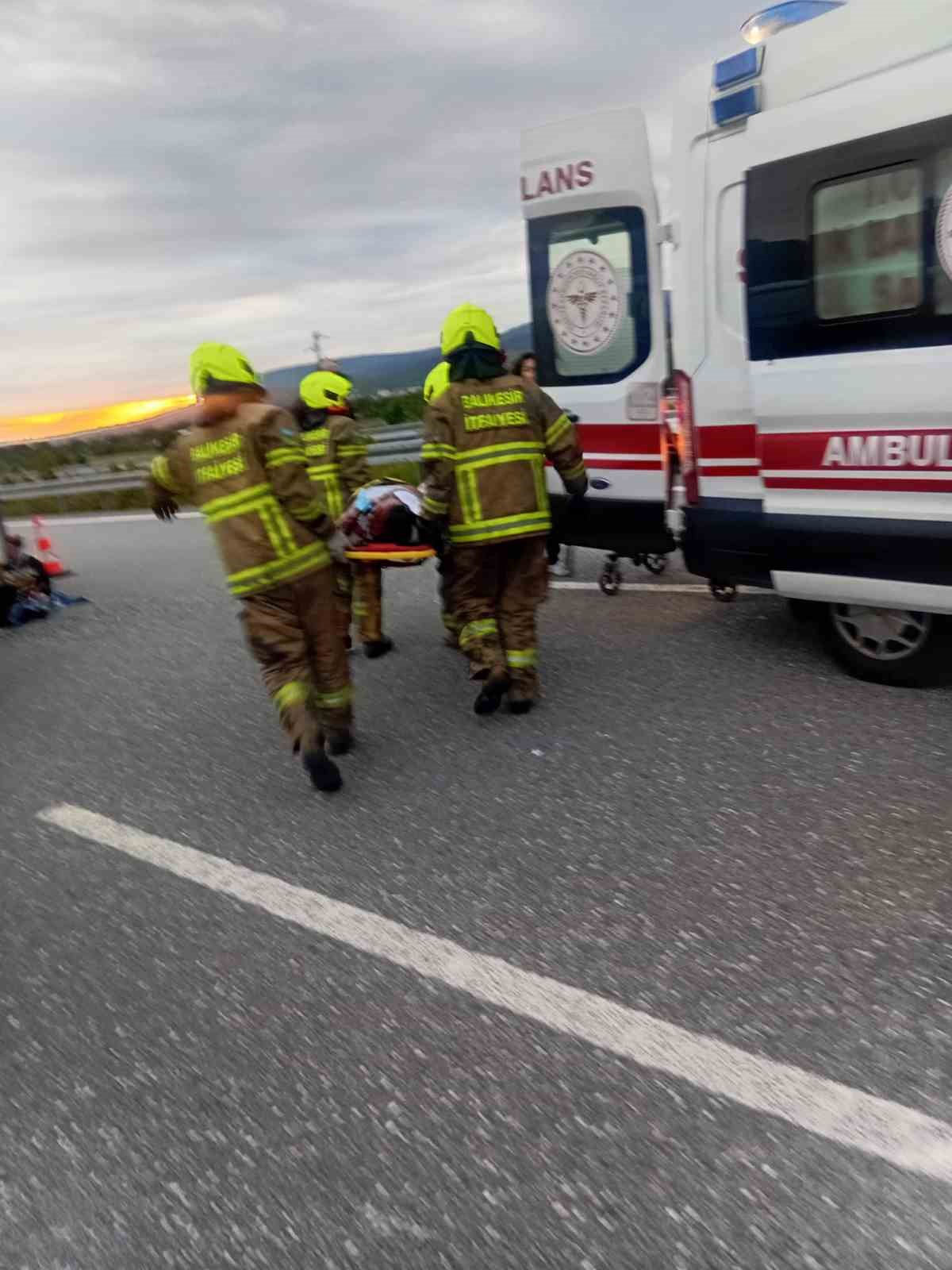 susurlukta yolcu otobusu devrildi 25 yarali 3 BdH7AkRX