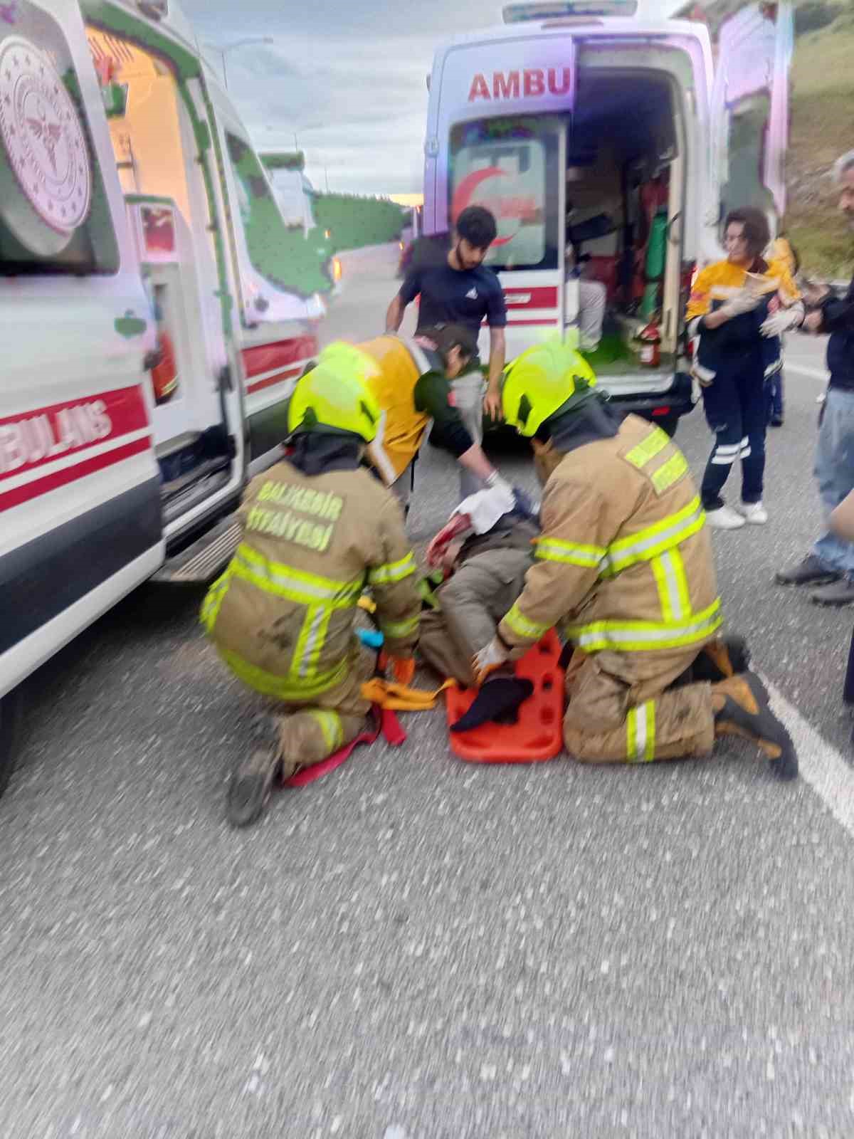 susurlukta yolcu otobusu devrildi 25 yarali 4 rnefHvey