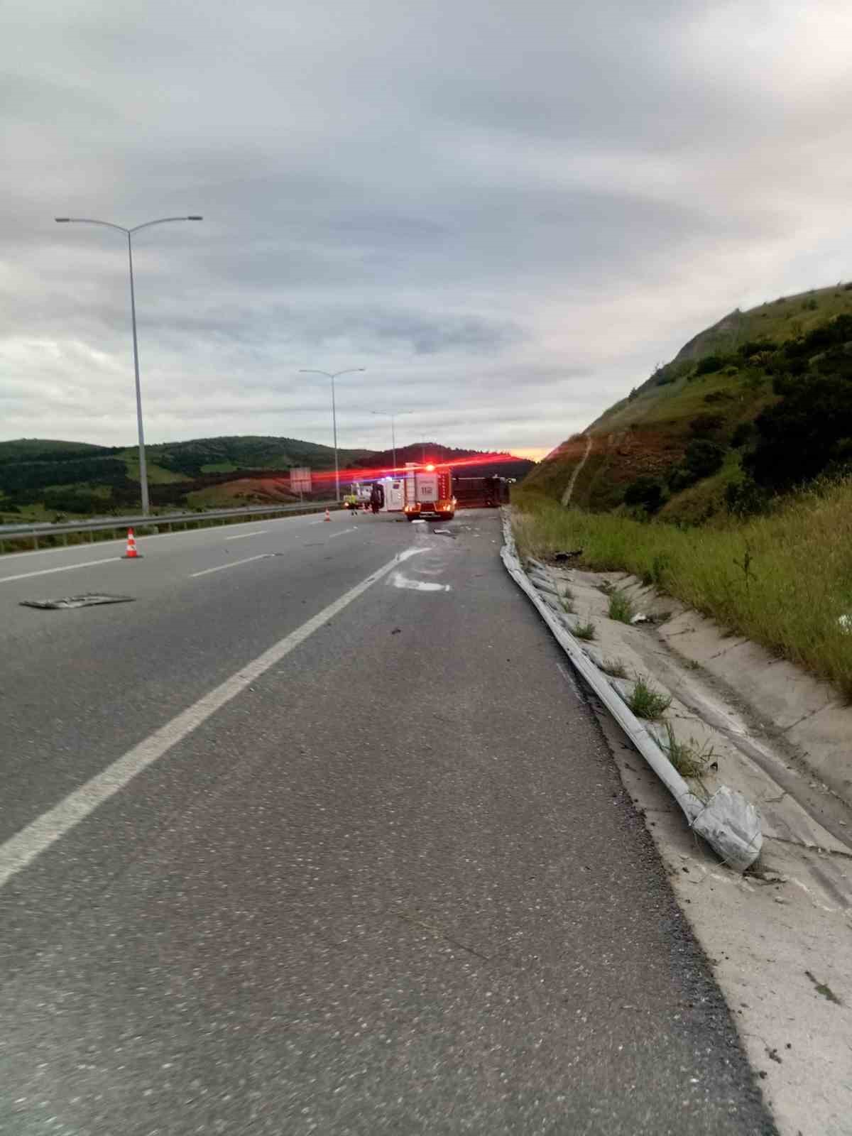 susurlukta yolcu otobusu devrildi 25 yarali 6 N9GN3sWs