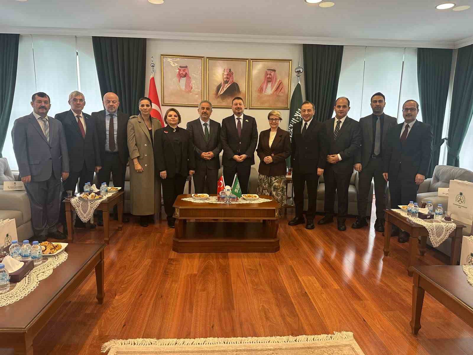 suudi arabistan buyukelcisi abualnasr krallik turkiye ve diger ulkelerle savasin sona erdirilmesi ve bolgesel