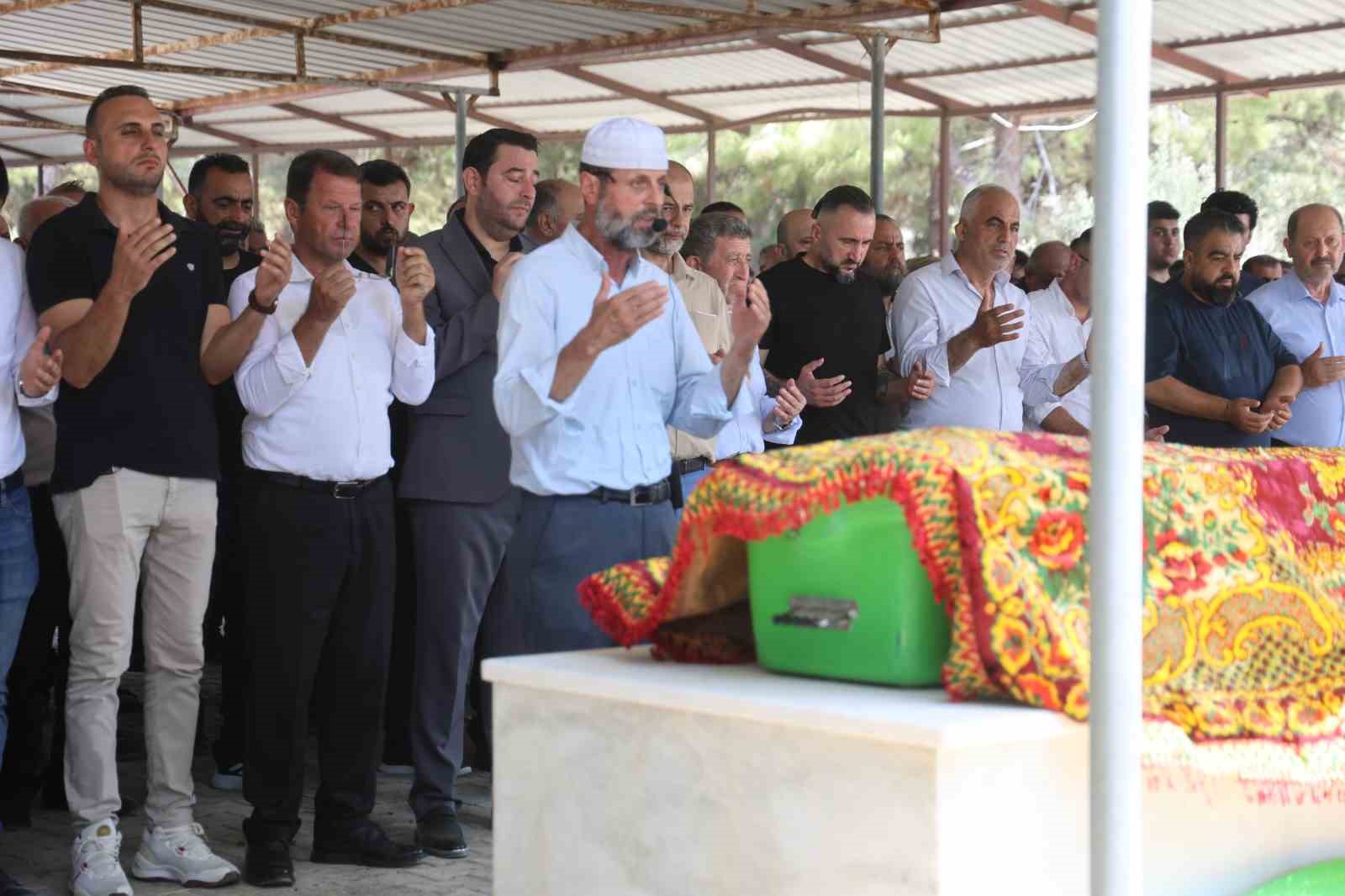 Suudi Arabistan’da yangında ölen 4 Hataylı memleketlerinde toprağa verildi 14 suudi arabistanda yanginda olen 4 hatayli memleketlerinde topraga verildi 10 hFsJTA7G
