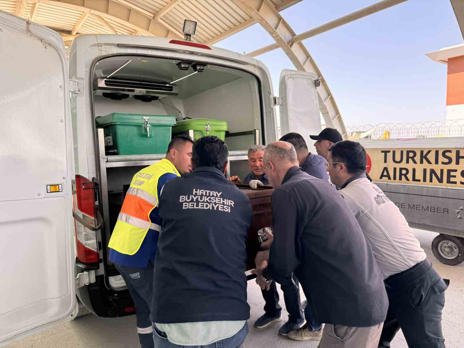 Suudi Arabistan’da yangında ölen 4 Hataylı memleketlerinde toprağa verildi 7 suudi arabistanda yanginda olen 4 hatayli memleketlerinde topraga verildi 3 tQMsXgHP