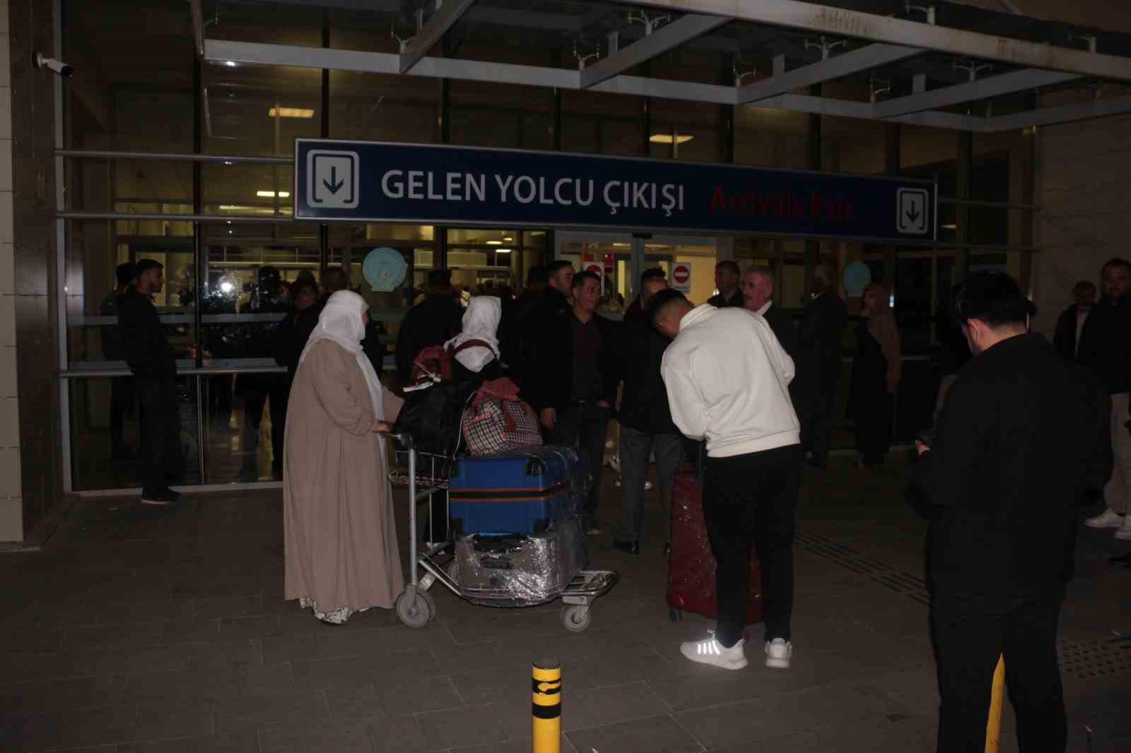 suudi arabistandan sirnaka ilk ucak seferi gerceklesti 0 Qmjvnn7T