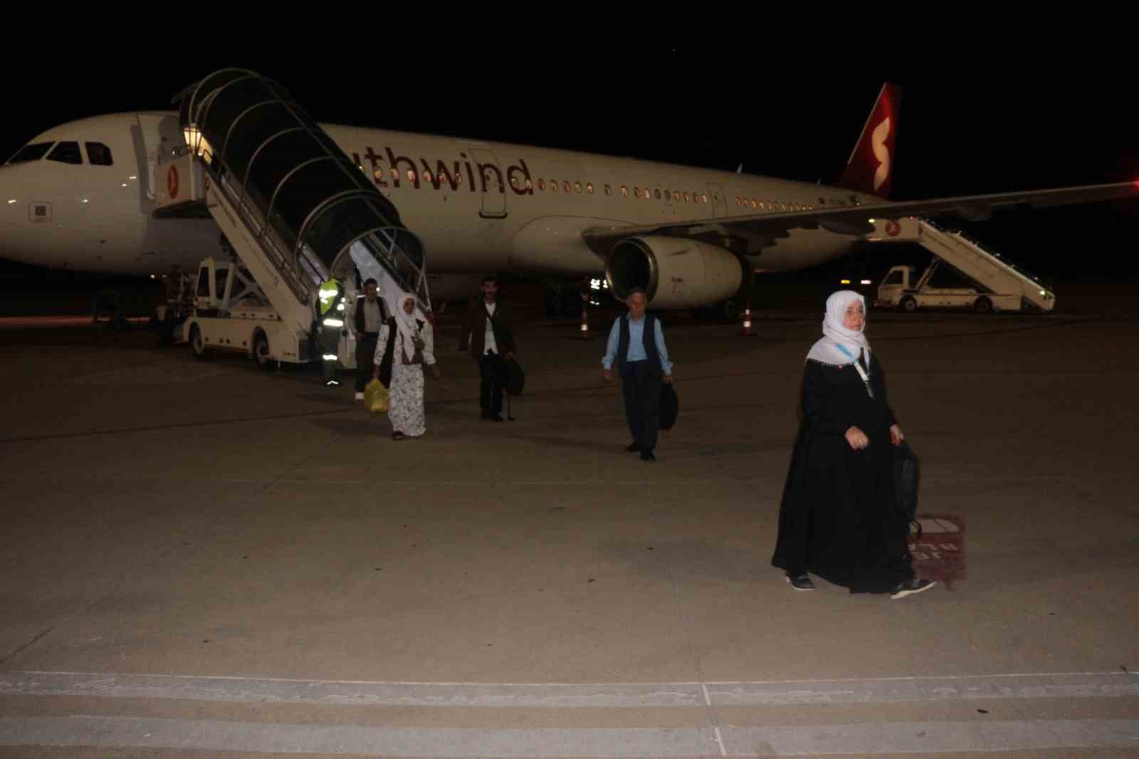 suudi arabistandan sirnaka ilk ucak seferi gerceklesti 13 p3g5dmI3