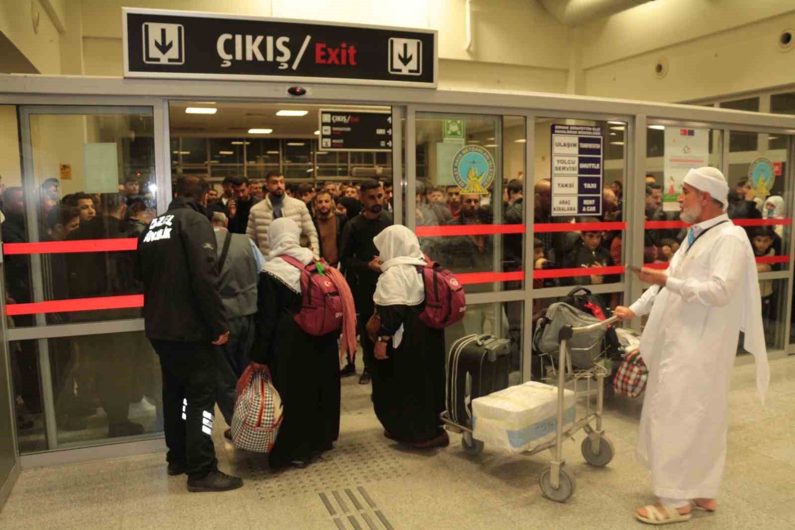 suudi arabistandan sirnaka ilk ucak seferi gerceklesti 3 tp7FNXSw