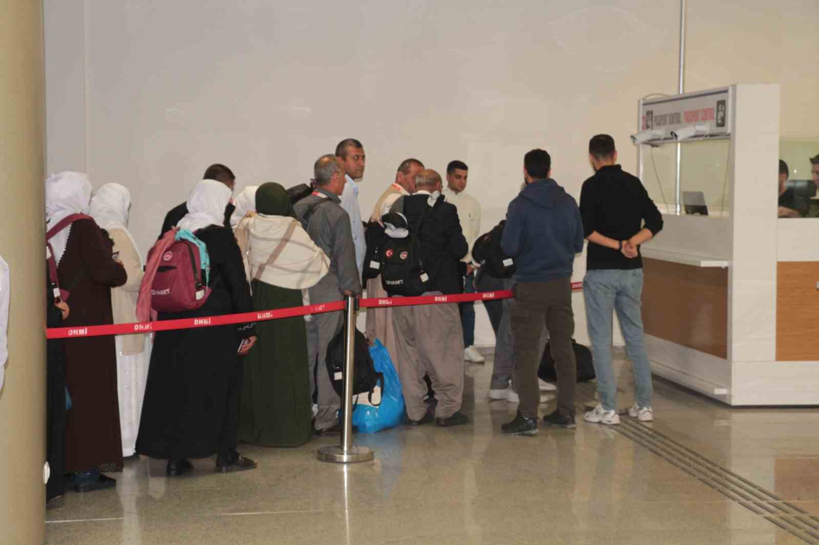 suudi arabistandan sirnaka ilk ucak seferi gerceklesti 7 BZGO8u3U