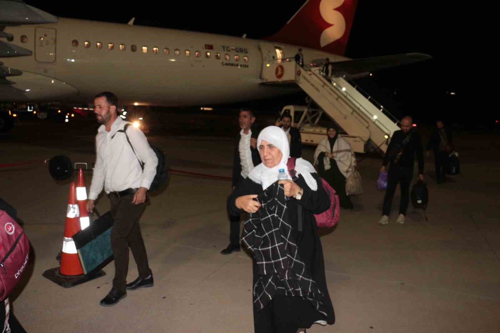 suudi arabistandan sirnaka ilk ucak seferi gerceklesti 9 HhraHYID
