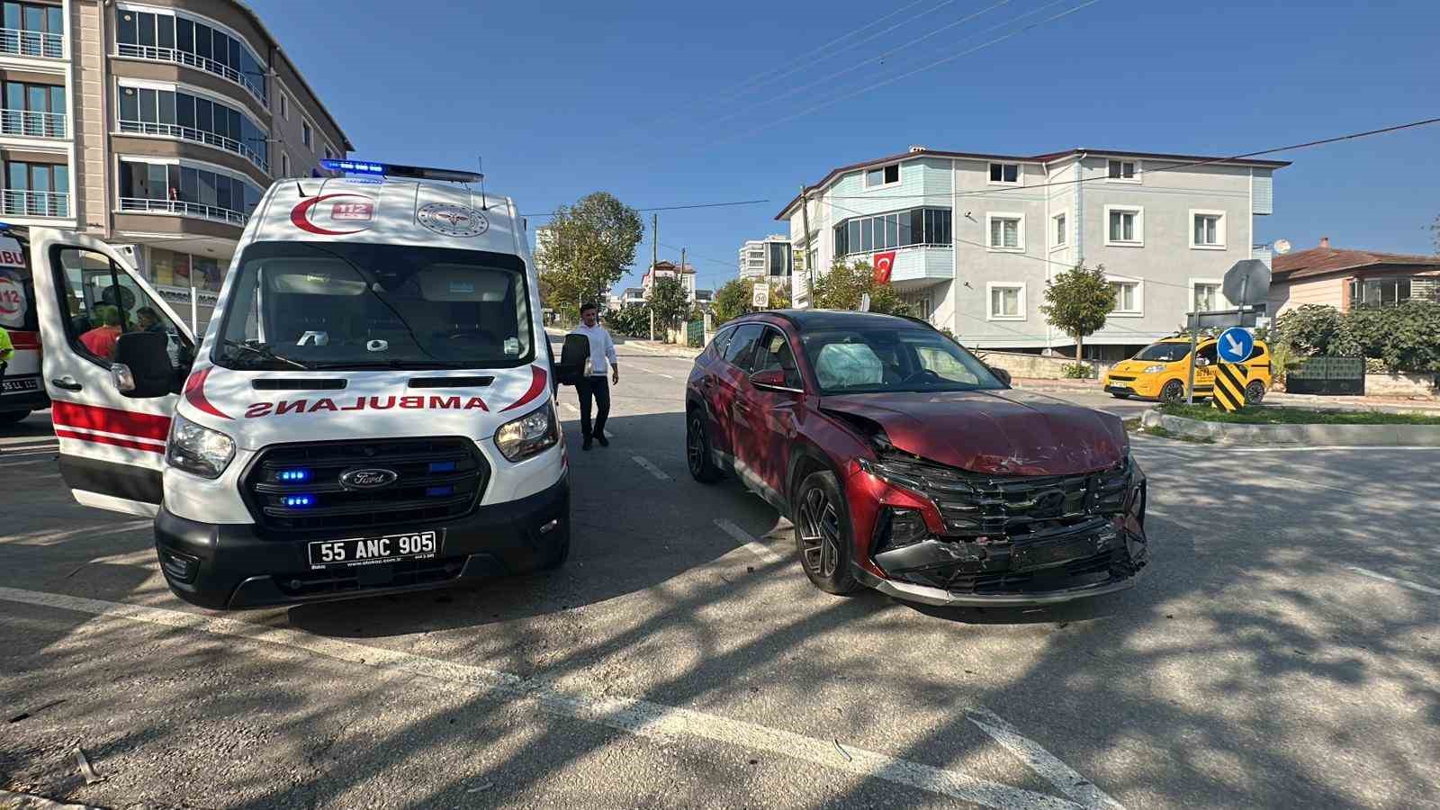 suv arac ile otomobil carpisti 2si cocuk 4 yarali 2 Jmt8I94f