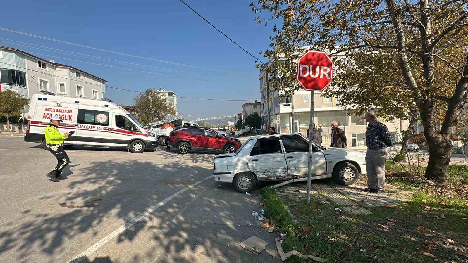 suv arac ile otomobil carpisti 2si cocuk 4 yarali 3 IUu1q1Gc