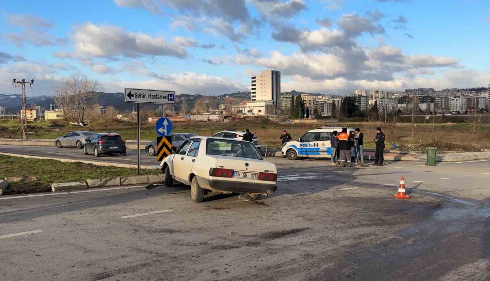 SUV araca çarpan Tofaş parçalandı: 2 yaralı 6 suv araca carpan tofas parcalandi 2 yarali 2 YycueMtK