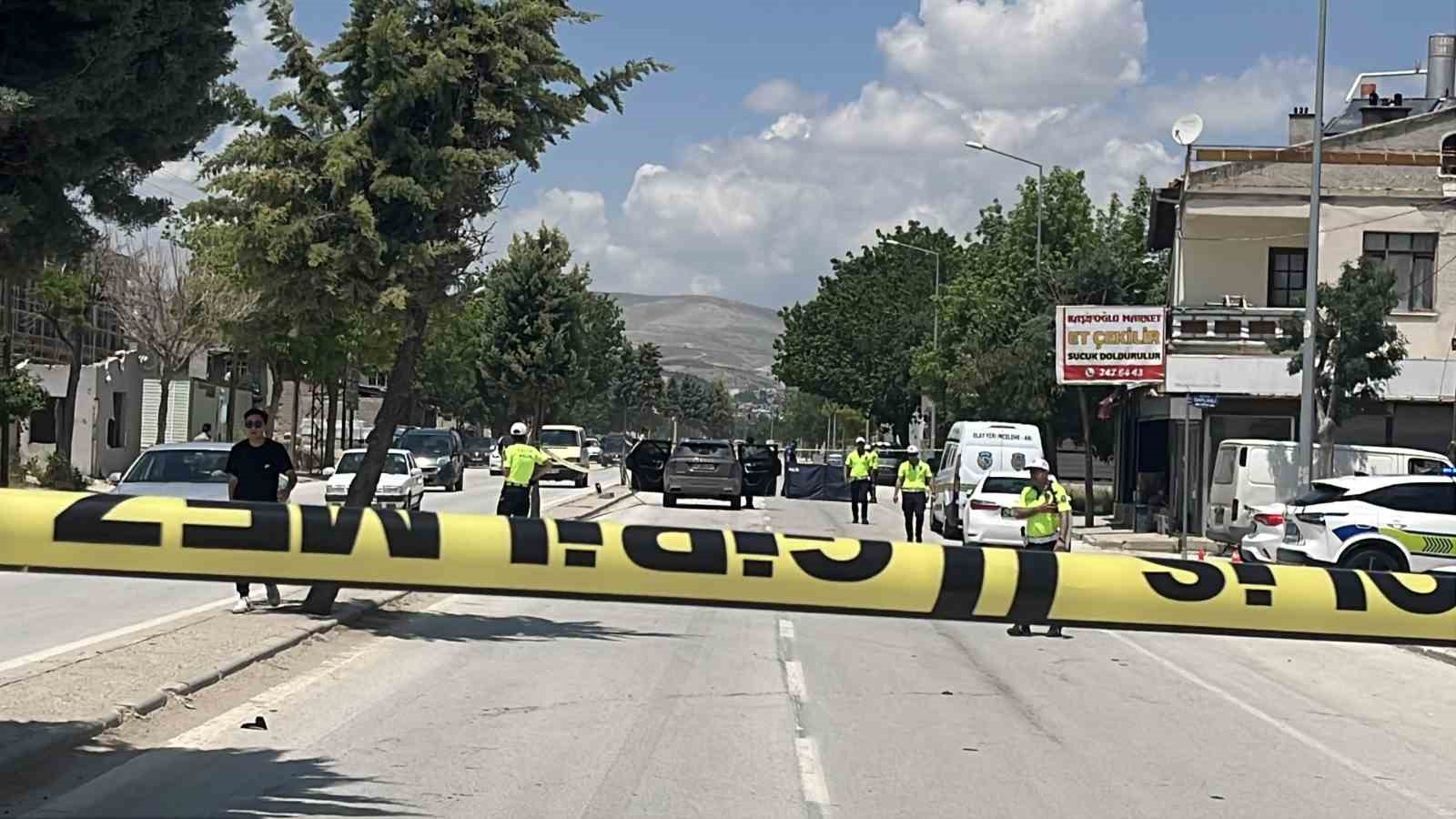 SUV aracın çarptığı yaya hayatını kaybetti 4 suv aracin carptigi yaya hayatini kaybetti 0 v2aByEr4