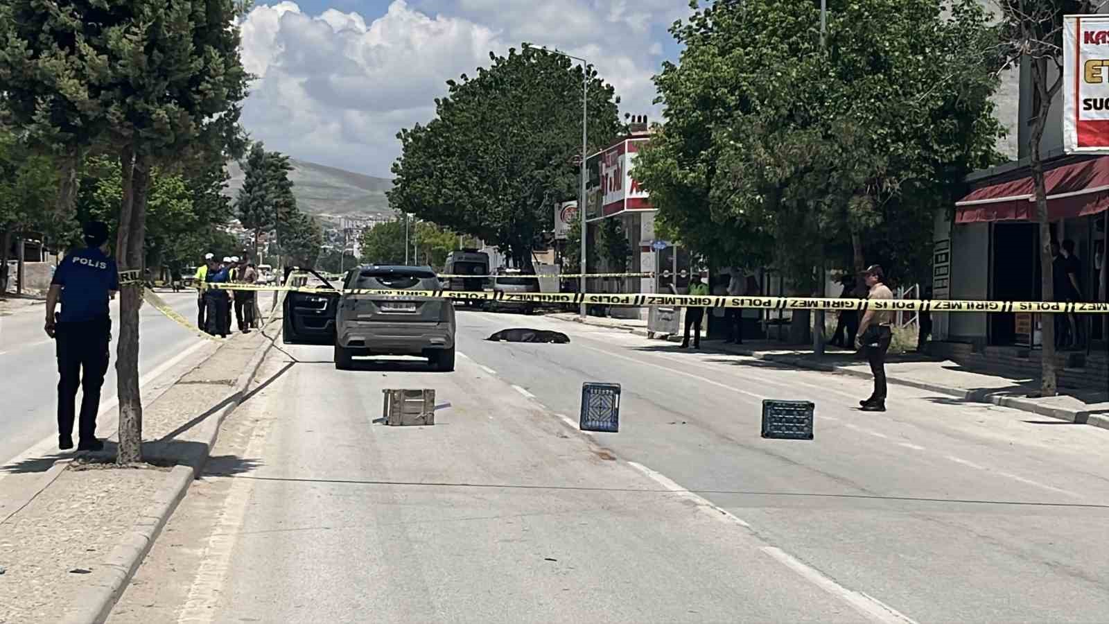 SUV aracın çarptığı yaya hayatını kaybetti 5 suv aracin carptigi yaya hayatini kaybetti 1 9Banuqcy