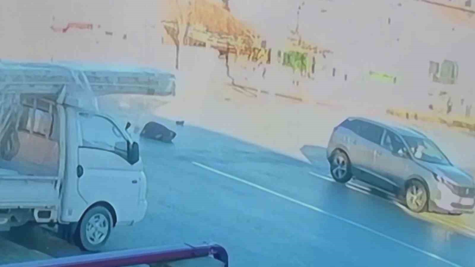 suv aracin carptigi yaya yola savrularak yaralandi 0 hYO9zAcq