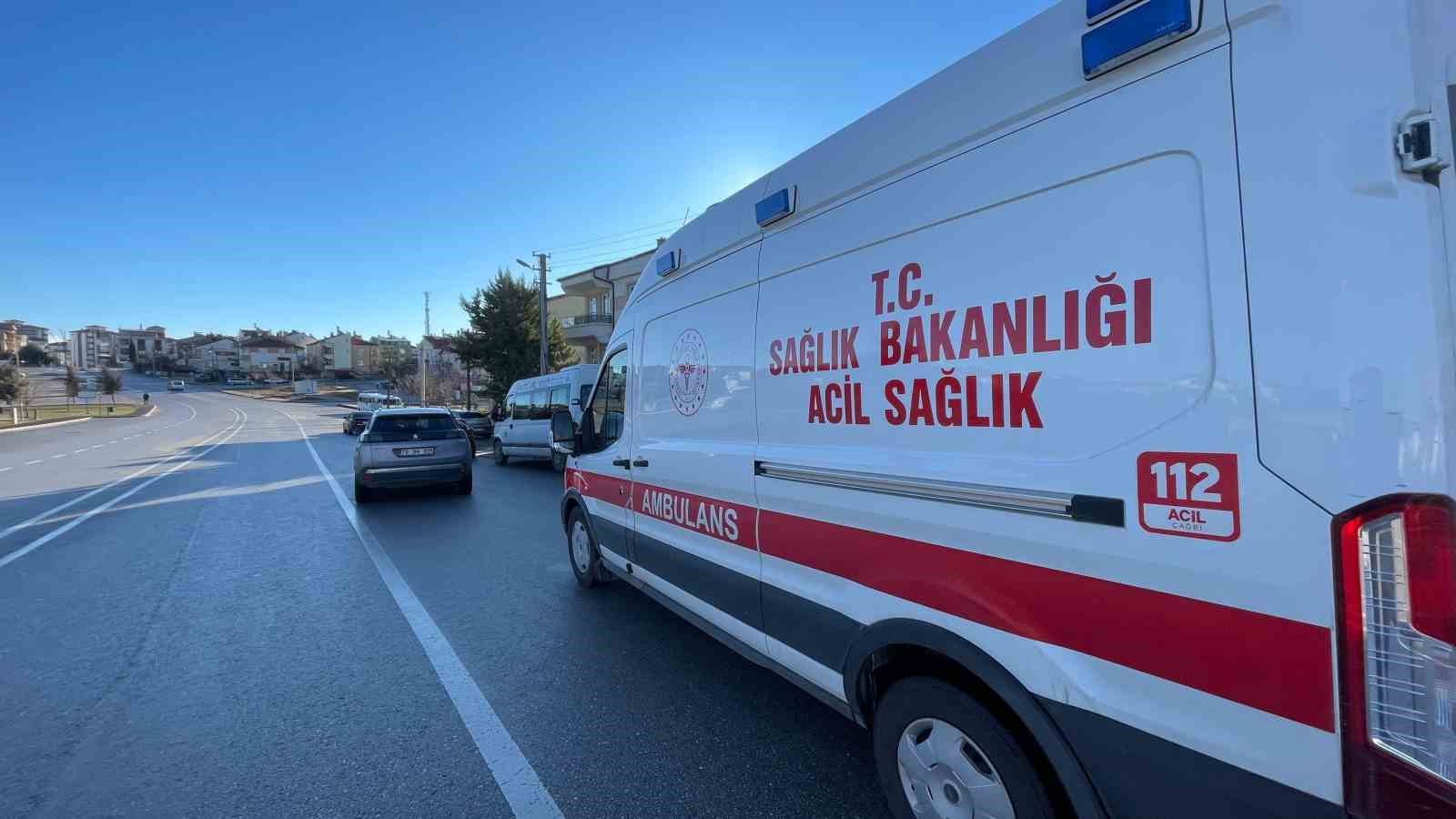 suv aracin carptigi yaya yola savrularak yaralandi 2 11cOX3Sn